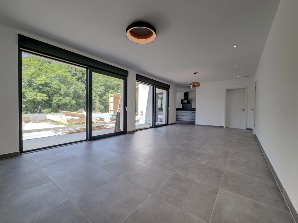 Maison neuve sur un terrain de 800m2 avec terrasse, dans le quartier de la Blies