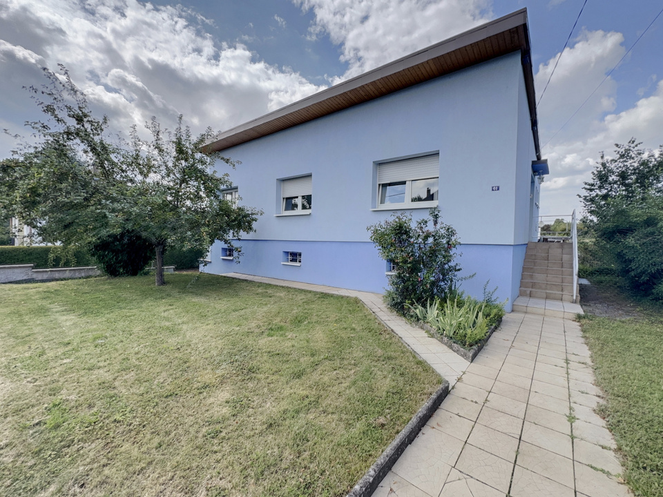 Maison individuelle de plain-pied surélevé a rafraichir